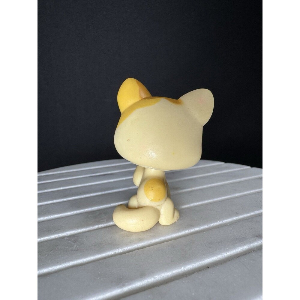 Littlest Pet Shop Authentic LPS Sassiest Cat #832 Cream Green Eyes 2008 Hasbro - Picture 5 of 8